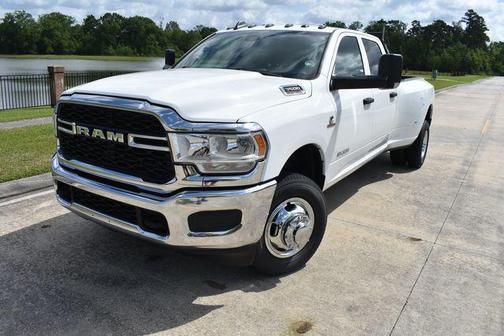 Bright White Clearcoat 2022 RAM 3500 Tradesman Crew Cab 4x4 8' Box