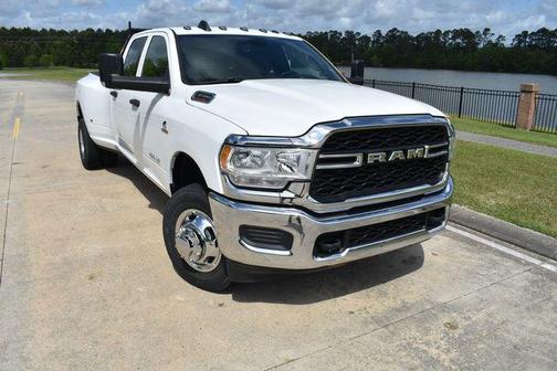Bright White Clearcoat 2022 RAM 3500 Tradesman Crew Cab 4x4 8' Box