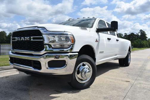 Bright White Clearcoat 2022 RAM 3500 Tradesman Crew Cab 4x4 8' Box