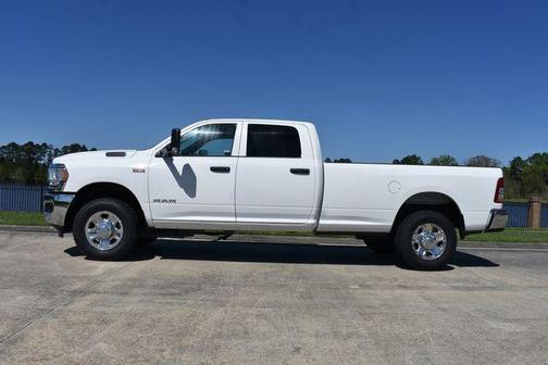 Bright White Clearcoat 2022 RAM 2500 Tradesman Crew Cab 4x4 8' Box