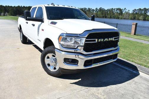 Bright White Clearcoat 2022 RAM 2500 Tradesman Crew Cab 4x4 8' Box