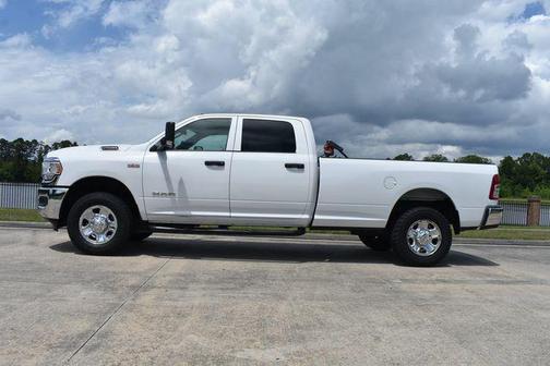 Bright White Clearcoat 2022 RAM 2500 Tradesman Crew Cab 4x4 8' Box