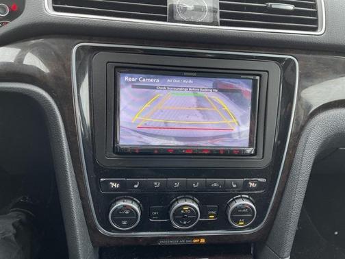 2014 Volkswagen Passat 3.6L V6 DSG SEL Premium