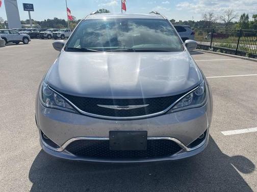 2020 Chrysler Pacifica Touring-L