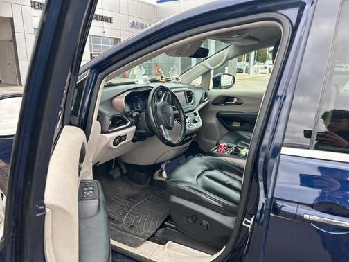 2019 Chrysler Pacifica Touring-L