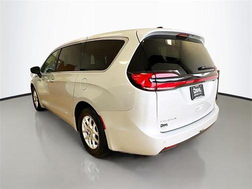 2023 Chrysler Pacifica Touring-L