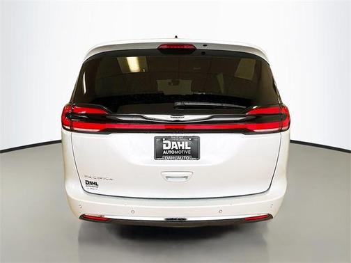 2023 Chrysler Pacifica Touring-L