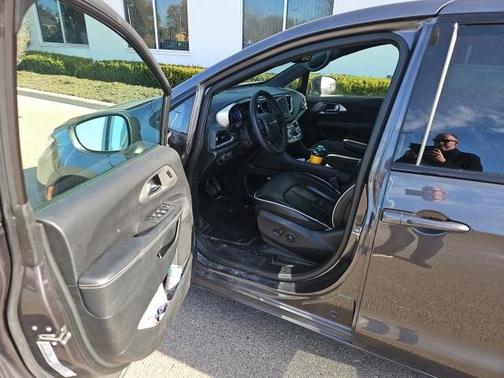 2022 Chrysler Pacifica Hybrid Limited