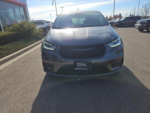 2022 Chrysler Pacifica Hybrid Limited