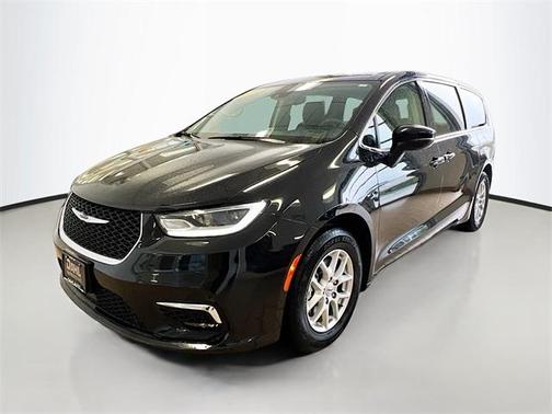 2023 Chrysler Pacifica Touring-L