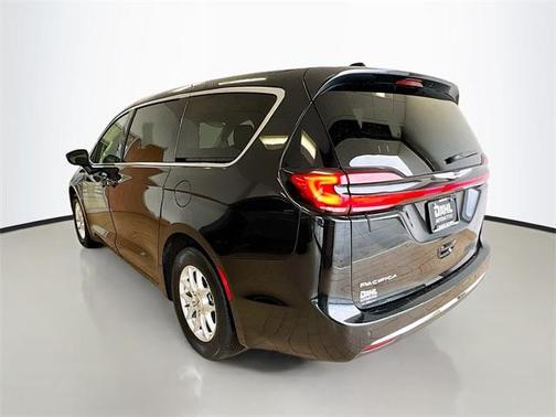 2023 Chrysler Pacifica Touring-L