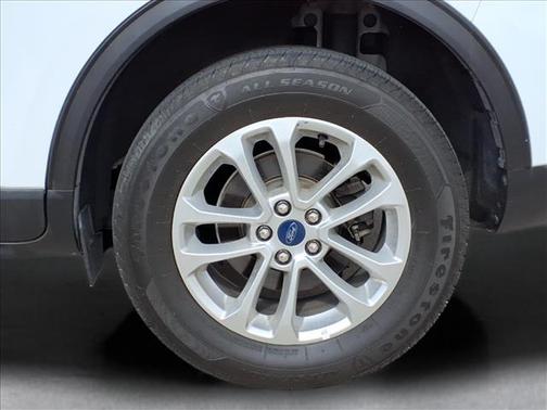 Oxford White 2022 Ford Escape SE