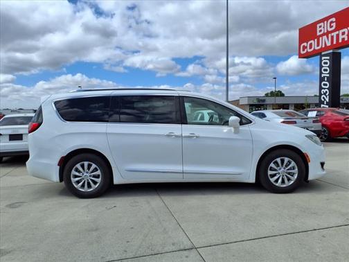 2018 Chrysler Pacifica Touring-L