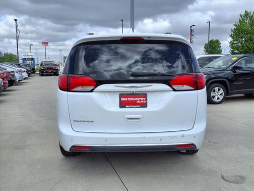 2018 Chrysler Pacifica Touring-L