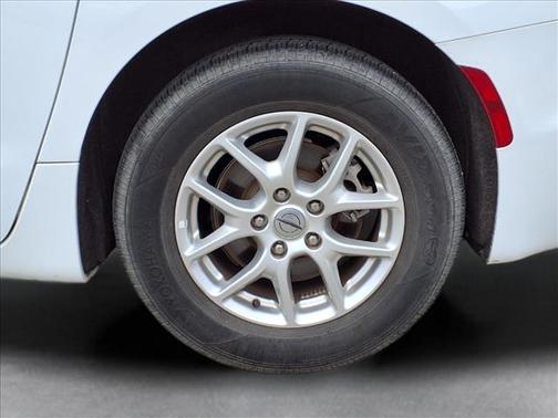 Bright White Clearcoat 2024 Chrysler Pacifica Touring-L