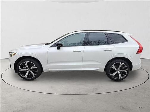 2024 Volvo XC60 B5 Ultimate Dark Theme