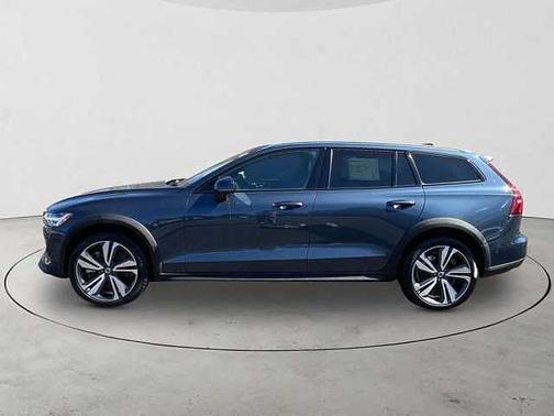 2025 Volvo V60 Cross Country Plus