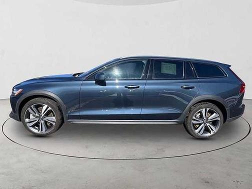 2025 Volvo V60 Cross Country Plus