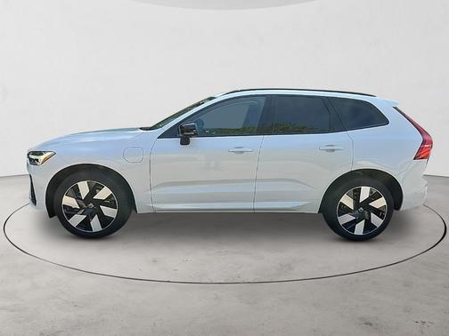 2024 Volvo XC60 Recharge Plug-In Hybrid T8 Plus Dark Theme