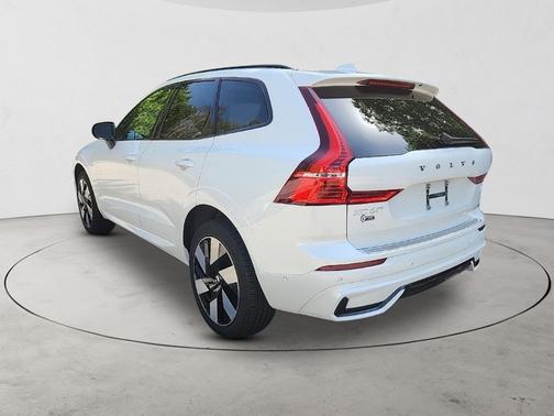 2024 Volvo XC60 Recharge Plug-In Hybrid T8 Plus Dark Theme