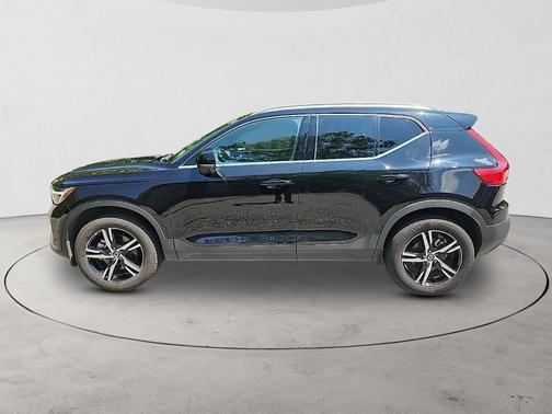 2025 Volvo XC40 B5 Core