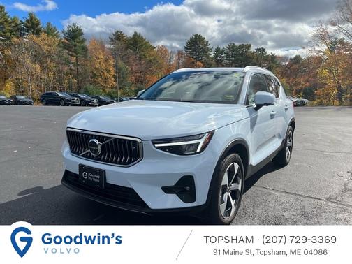 2025 Volvo XC40 B5 Plus Bright Theme