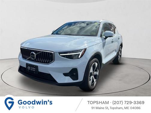 2025 Volvo XC40 B5 Plus Bright Theme