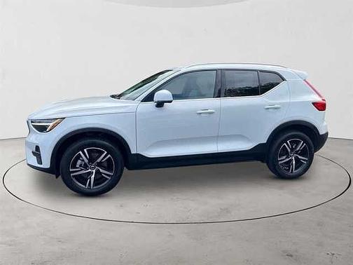 2025 Volvo XC40 Core