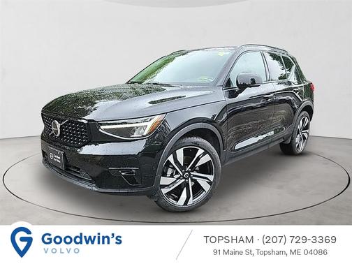 2025 Volvo XC40 B5 Plus Dark Theme