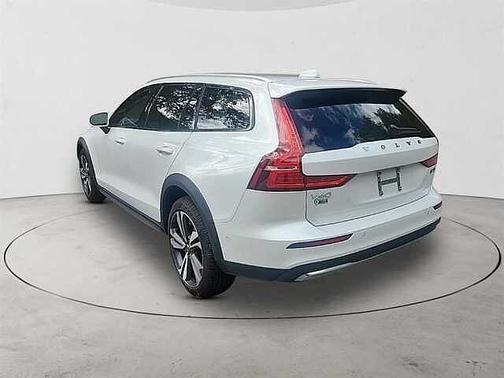 2025 Volvo V60 Cross Country Plus