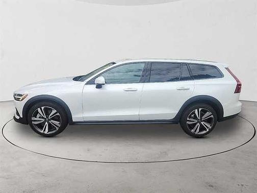2025 Volvo V60 Cross Country Plus