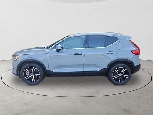 2025 Volvo XC40 B5 Core