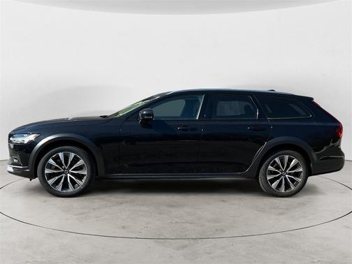 2023 Volvo V90 Cross Country B6
