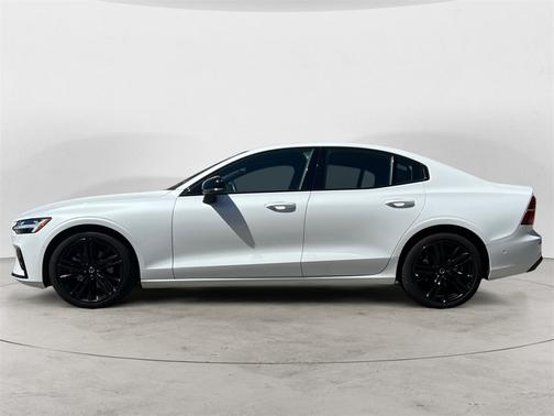 2024 Volvo S60 B5 Plus Black Edition
