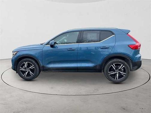 2025 Volvo XC40 Core