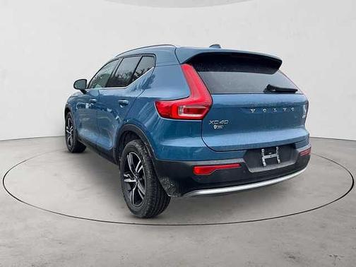 2025 Volvo XC40 Core