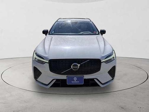 Crystal White 2024 Volvo XC60 Plus