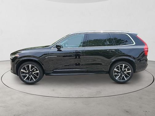 2022 Volvo XC90 T6 Momentum