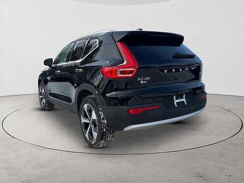 2025 Volvo XC40 Plus