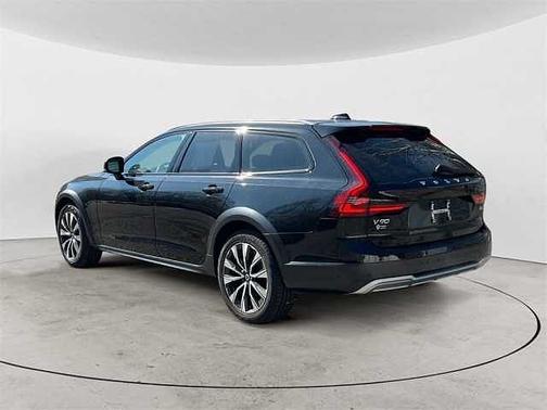 2023 Volvo V90 Cross Country Plus