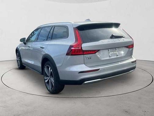 2025 Volvo V60 Cross Country Plus