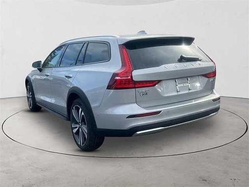 2025 Volvo V60 Cross Country Plus