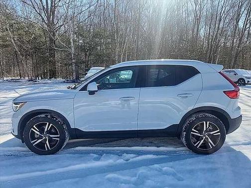 Cloud Blue 2025 Volvo XC40 Core