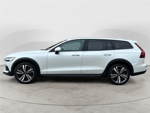 2024 Volvo V60 Cross Country B5 Plus