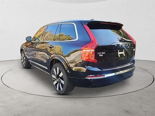 2024 Volvo XC90 Recharge Plug-In Hybrid T8 Plus Bright Theme 7 Passenger