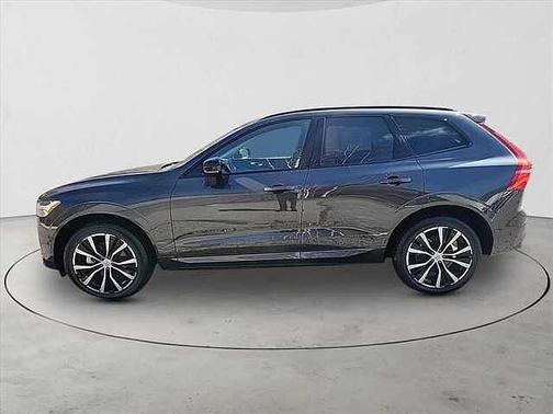 Platinum Grey 2025 Volvo XC60 Plus