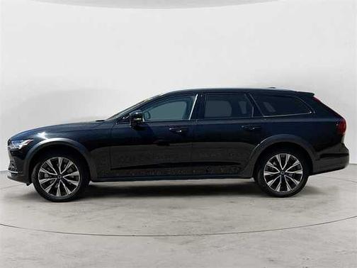 2024 Volvo V90 Cross Country Plus