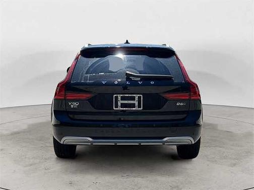 2024 Volvo V90 Cross Country Plus