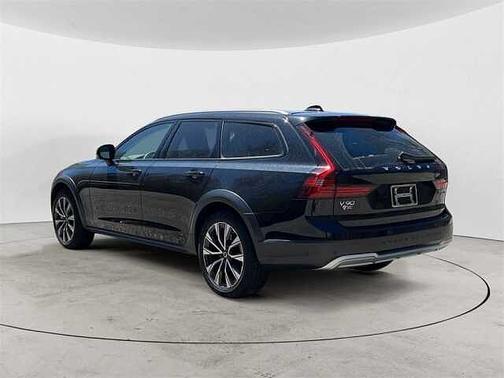 2024 Volvo V90 Cross Country Plus