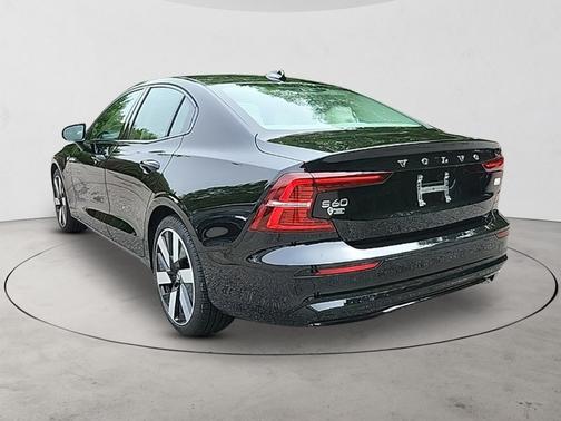 2024 Volvo S60 Recharge Plug-In Hybrid T8 Plus Dark Theme